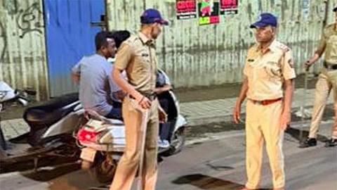 மராட்டியத்தில் ஹெல்மெட் அணியாத 58 போலீசாருக்கு அபராதம் 