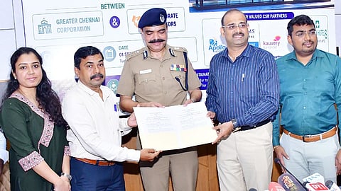 குளிரூட்டப்பட்ட பேருந்து நிறுத்தம்