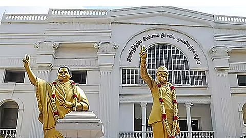 வ.உ.சி. 155-வது பிறந்தநாள்: ஓட்டப்பிடாரம் நினைவு இல்லத்தில் அதிமுக சார்பில் மரியாதை