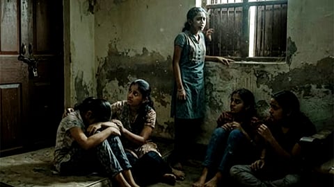 சினிமா வாய்ப்பு வாங்கித் தருவதாக பெண்களை அழைத்து வந்து பாலியல் தொழிலில் ஈடுபடுத்திய கொடூரம் - சென்னையில் பரபரப்பு 