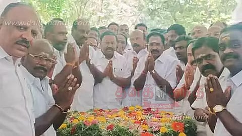 அதிமுக சார்பில் அஞ்சலி