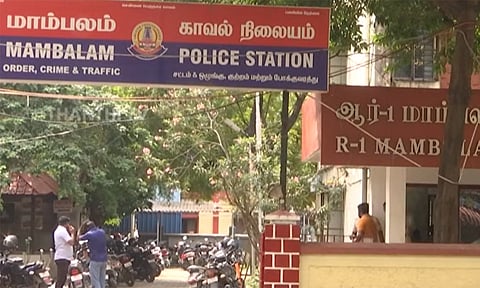 தோஷம் கழிப்பதாக கூறி நிர்வாண பூஜை: கனடா பெண்ணிடம் மிரட்டி பணம் பறித்த ஜோசியர்
