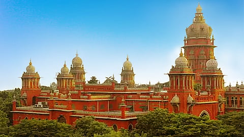 கடைகளுக்கு தமிழில் பெயர் பலகை; நவம்பர் 1-ந்தேதிக்குள் மாற்ற வேண்டும் - ஐகோர்ட்டு அதிரடி உத்தரவு