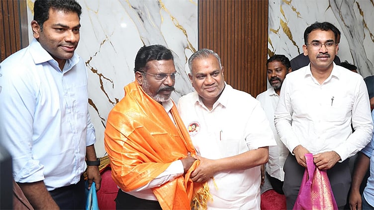 வி.சி.க. தலைவர் திருமாவளவனுடன் த.வெ.க. அமைச்சர்கள் சந்திப்பு