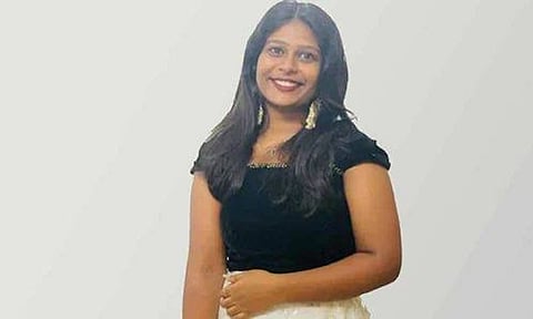 2 முறை நிராகரிக்கப்பட்ட விசா.. வெளிநாட்டில் உயர்கல்வி படிக்க முடியாததால் விரக்தி.. இளம்பெண் அதிர்ச்சி முடிவு