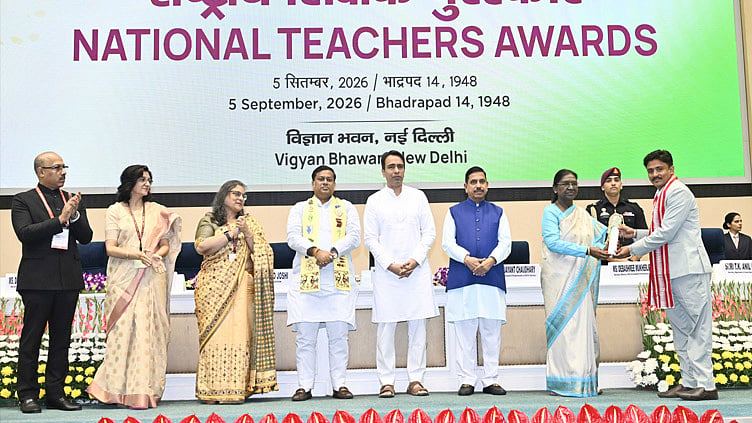 48 ஆசிரியர்களுக்கு தேசிய நல்லாசிரியர் விருது வழங்கி ஜனாதிபதி திரவுபதி முர்மு கவுரவிப்பு