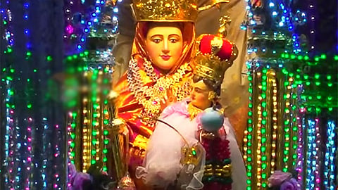 பக்தர்கள் வழிபாடு