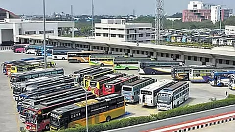 விநாயகர் சதுர்த்தி விடுமுறை; ஆம்னி பஸ்களில் கட்டணம் பல மடங்கு உயர்வு- பயணிகள் அவதி