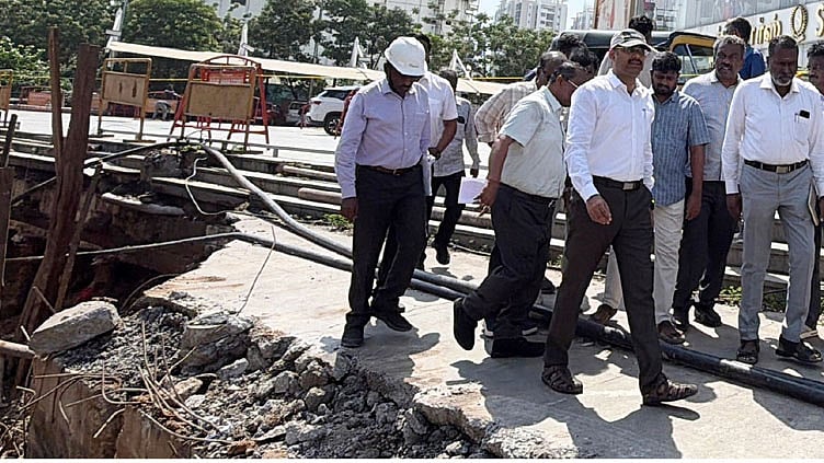 அம்பத்தூர் பாடி பகுதியில் நடைபெற்று வரும் மழைநீர் வடிகால் பணிகள்: மாநகராட்சி ஆணையாளர் ஆய்வு