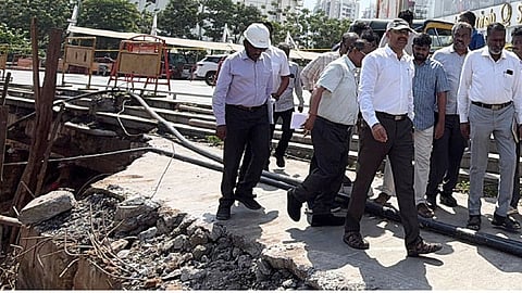 அம்பத்தூர் பாடி பகுதியில் நடைபெற்று வரும் மழைநீர் வடிகால் பணிகள்: மாநகராட்சி ஆணையாளர் ஆய்வு