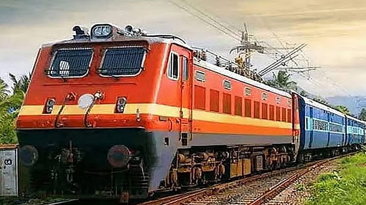போத்தனூர் - சென்னை சிறப்பு ரெயிலில் கூடுதல் பெட்டி இணைப்பு