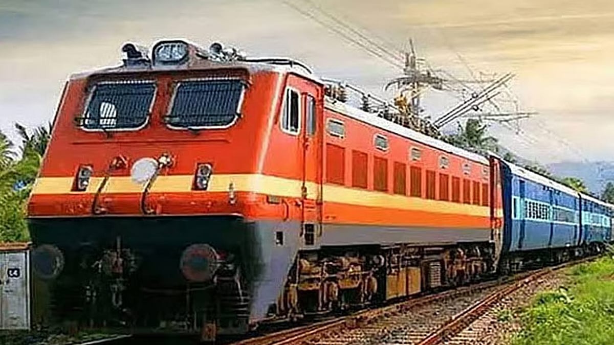 போத்தனூர் - சென்னை சிறப்பு ரெயிலில் கூடுதல் பெட்டி இணைப்பு