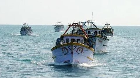 விசைப்படகுடன் 9 மீனவர்கள் சிறைபிடிப்பு.