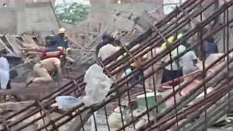 
வேலூர்:  தேவாலய கட்டுமான மேல்தளம் இடிந்து விபத்து; 4 பேர் மீட்பு, 2 பேரை மீட்கும் பணி தீவிரம்
