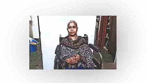 10 ஆண்டுகளாக படுக்கையில் முடங்கிய நிலையிலும், பல உயிர்களைக் காத்து வரும் ஐதராபாத் பெண்மணி.
