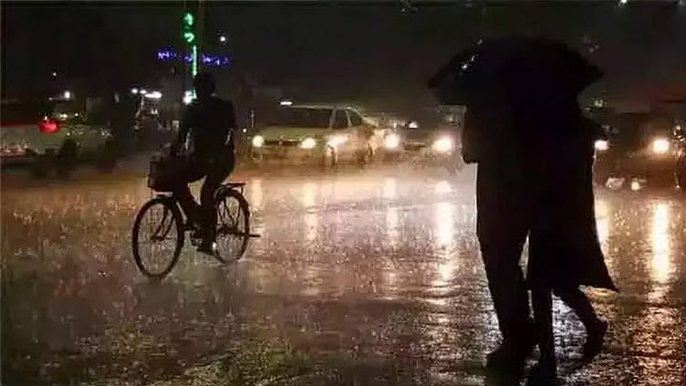 17 மாவட்டங்களில் இரவு 10 மணி வரை மழைக்கு வாய்ப்பு