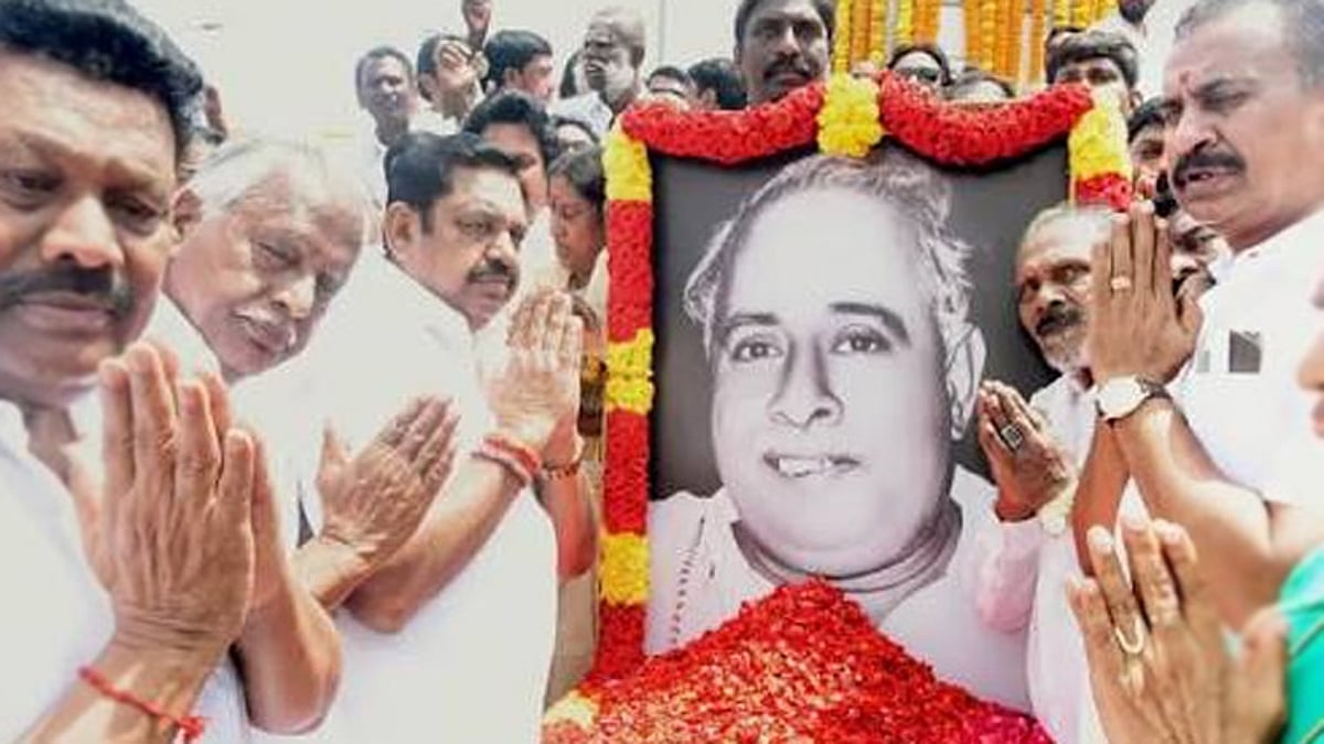 பேரறிஞர் அண்ணாவின் 118-வது பிறந்த நாள்: மரியாதை செலுத்தும் எடப்பாடி பழனிசாமி..!