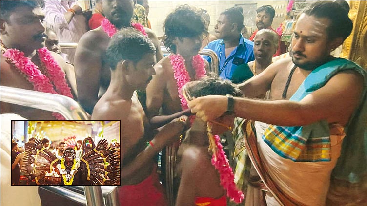 குலசேகரன்பட்டினம் தசராவிழாவுக்கு மாலை அணிந்து விரதம் தொடங்கிய பக்தர்கள்
