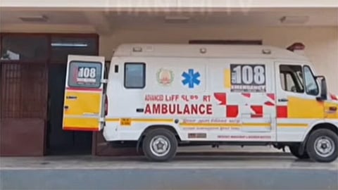 நெல்லையில் ஆய்வுப் பணிக்கு சென்ற அமைச்சர் வன்னி அரசு; டிரைவரை பாம்பு கடித்ததால் பரபரப்பு 