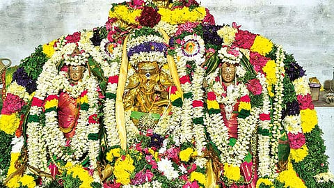 உப்பூரில் சதுர்த்தி விழா, சித்தி, புத்தியுடன் திருக்கல்யாண கோலத்தில்  விநாயகப் பெருமான்
