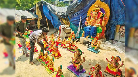 மதுரையில் விநாயகர் சதுர்த்தி விழா ஏற்பாடுகள், விற்பனைக்கு குவிந்த விநாயகர் சிலைகள்