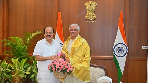 கவர்னர் அர்லேகருடன் சபாநாயகர் ஜே.சி.டி.பிரபாகர் சந்திப்பு 