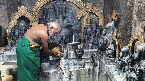 விநாயகர் சதுர்த்தி விழா, திருப்பாச்சூர் வாசீஸ்வரர் கோவிலில், 11 விநாயகர் சிலைகள் கொண்ட செல்வ விநாயகர் சபையில் சிறப்பு வழிபாடு