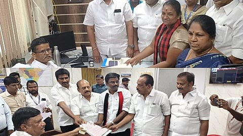மதுராந்தகம், தாராபுரம் இடைத்தேர்தல்: திமுக வேட்பாளர்கள் வேட்புமனு தாக்கல்