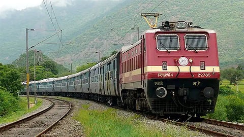 சென்னை, நெல்லை, ராமேசுவரத்தில் இருந்து மதுரைக்கு சிறப்பு ரெயில்கள் இயக்கம்