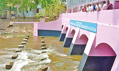 பூம்புகார் கடைசி அணைக்கு வந்த காவிரிநீர் : விவசாயிகள் வரவேற்பு 