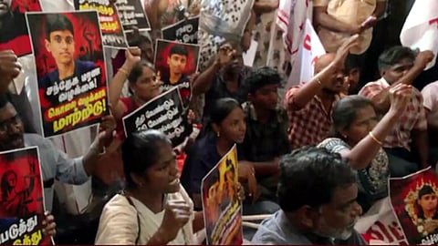 மதுரை: மாணவர் மரணத்தில் நீதி கேட்டு போராடியவர்கள் குண்டுக்கட்டாக கைது