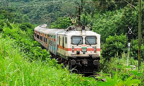 தென்காசி செல்லும் பயணிகள் கவனத்திற்கு.. திருவனந்தபுரம் - தாம்பரம் சிறப்பு ரெயில் மேலும் ஒரு மாதம் நீட்டிப்பு