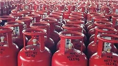 மானிய விலையில் சிலிண்டர் பெற அக்டோபர் 1-ந்தேதி முதல் பயோமெட்ரிக் சரிபார்ப்பு கட்டாயம் 