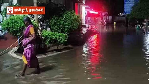 ராசிபுரத்தில் கனமழை: வெள்ளக்காடான அரசு ஆஸ்பத்திரி.