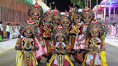 திருப்பதி பிரம்மோற்சவம், உள்நாட்டு வெளிநாட்டு கலைஞர்களின் கலைநிகழ்ச்சிகள்
