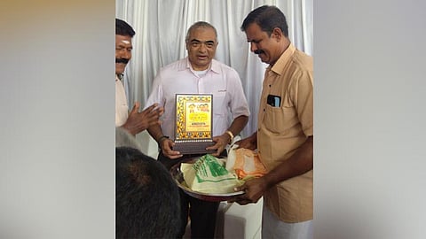 தினத்தந்தி குழும தலைவர் சி.பாலசுப்பிரமணியன் ஆதித்தனுக்கு ஊடக சக்கரவர்த்தி விருது- தோரணமலை கோவில் நிர்வாகம் வழங்கியது.