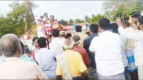 தவெக வேட்பாளருக்கு கடும் எதிர்ப்பு
