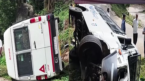 வாகனம் கவிழ்ந்து விழுந்து விபத்து