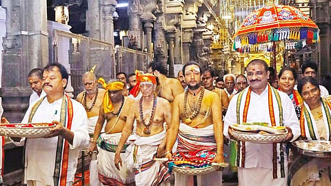 பவித்ரோற்சவம்: ஸ்ரீகாளஹஸ்தி சிவன் கோவிலில் பவித்ர மாலைகள் சமர்ப்பணம்