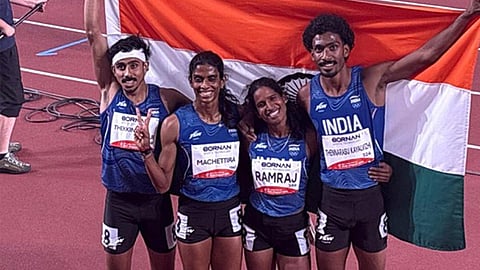 ஆசிய விளையாட்டு:  400 மீட்டர் தொடர் ஓட்டத்தில் இந்தியாவுக்கு வெள்ளி பதக்கம்
