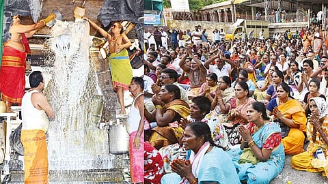 திருவண்ணாமலை அருணாசலேஸ்வரர் கோவிலில் பிரதோஷ விழா, சிறப்பு அபிஷேகம்