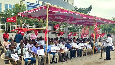 நடத்துனரை தற்கொலைக்கு தூண்டிய கிளை மேலாளர் மீது நடவடிக்கை கோரி சி.ஐ.டி.யூ. ஆர்ப்பாட்டம்.
