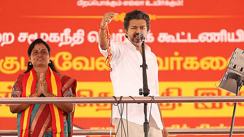 திமுகவின் கிளைக்கழகமாக அதிமுக மாறிவிட்டது: மதுராந்தகத்தில் முதல்-அமைச்சர் விஜய் பேச்சு