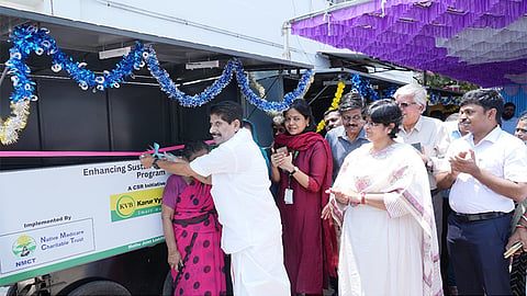 பட்டினப்பாக்கத்தில் 10 பயனாளிகளுக்கு சூரியசக்தி தள்ளுவண்டிகள் - நகர்ப்புற வாழ்விட மேம்பாட்டு வாரியத் தலைவர் வழங்கினார் 
