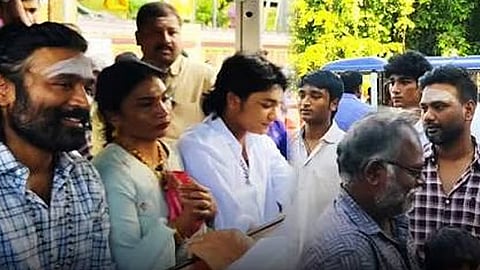 பழனி கோவிலில் நடிகர் தனுஷ் குடும்பத்துடன் சாமி தரிசனம்