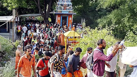 புரட்டாசி பவுர்ணமி: சதுரகிரி சுந்தர மகாலிங்கம் கோவிலில் குவிந்த பக்தர்கள் 
