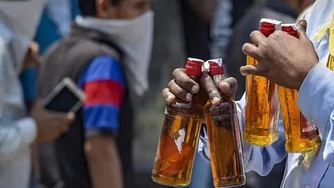 நாகாலாந்தில் சோகம்: கள்ளச்சாராயம் குடித்து 19 பேர் பலி

