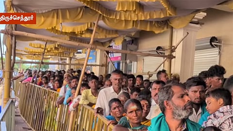 திருச்செந்தூரில் அலைமோதிய பக்தர்கள் கூட்டம் - 4 மணி நேரம் காத்திருந்து சாமி தரிசனம்