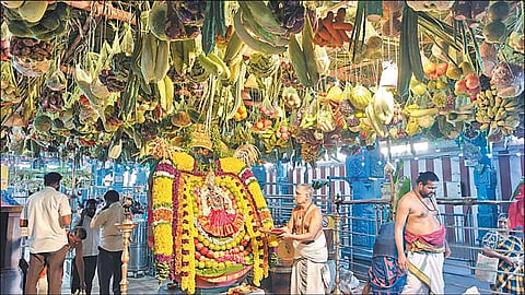 திருவேற்காடு கருமாரியம்மன் கோவிலில் 5 டன் காய்கறி, பழங்களால் நிறைமணி காட்சி