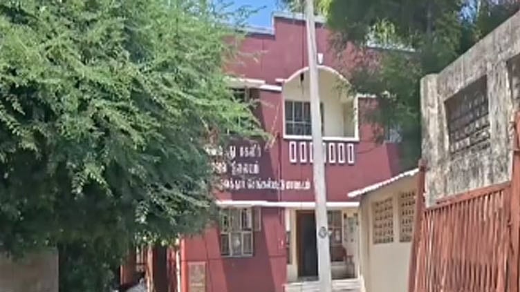 மாற்றுத்திறனாளி மாணவியை கூட்டுப்பாலியல் வன்கொடுமை செய்த கொடூர கும்பல்!